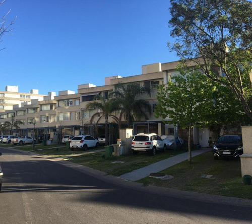 Imagen 2 de 21 de Venta De Triplex/ Casa En Solares De Portezuelo Nordelta.