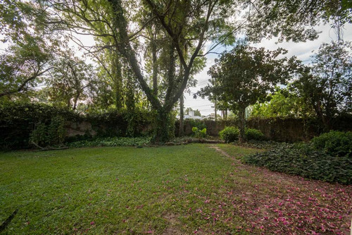 Venta Casa 2 Dorm Con Amplio Jardín En Santo Tomé