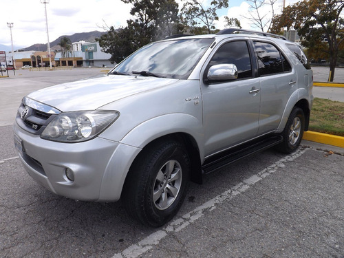 Toyota Fortuner .