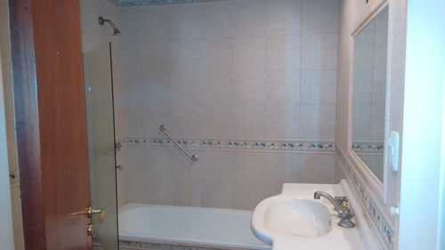 Imagen 13 de 30 de Excelente Chalet En Venta -zona Residencial Castelar Norte- 5 Ambientes- Toma Menor Valor