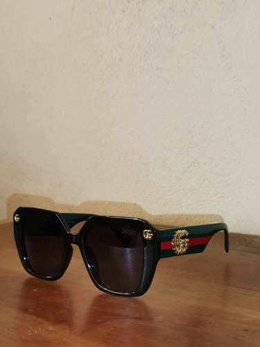 Lentes De Sol Rayas De Lujo, Redondo, Negro, Serpiente Verde Ocean Negro Negro Negro Verde Oscuro (Usado)
