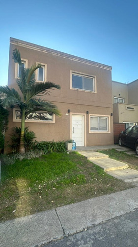 Casa En Venta 4 Ambientes En Barrio Cerrado