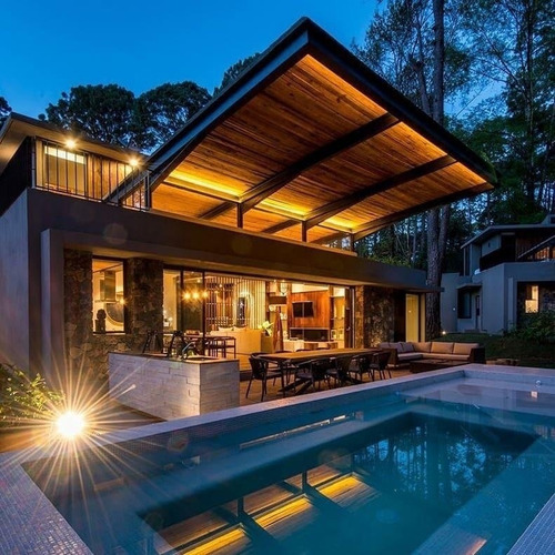 Casa En Venta En Circuito Avándaro, Valle De Bravo