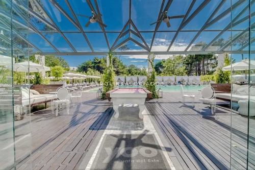 Apartamento En Venta En Piso Alto En Torre Yoo, Punta Del Este.
