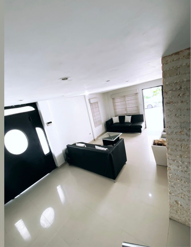 Imagen 9 de 15 de Venta De Casa Quinta, Sector Colinas De Pirineos. Adlz