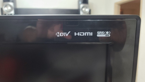 Imagen 2 de 10 de Televisión Aoc De 42 Pulgadas Con La Pantalla Dañada