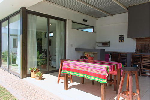 Casa En Planta Baja | 2 Dorm. | Pileta | Quincho | En Tejas 3