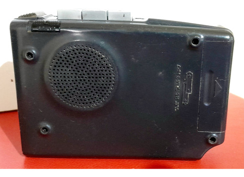 Walkman Sanyo. Cassetera Radio. Impecable. No Probado Marrón (Usado)