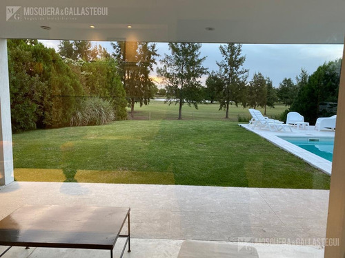 Imagen 1 de 29 de Lindísima Casa Al Golf En San Isidro Labrador