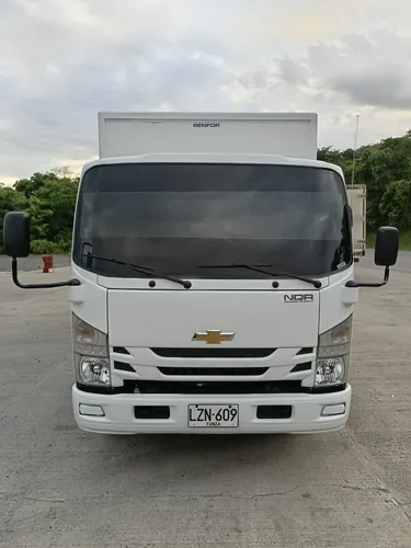 Como Nueva Chevrolet Nqr 2023 Furgon Carga Seca Con 30.000km