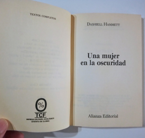 Libro Una Mujer En La Oscuridad De Dashiell Hammett (Usado)
