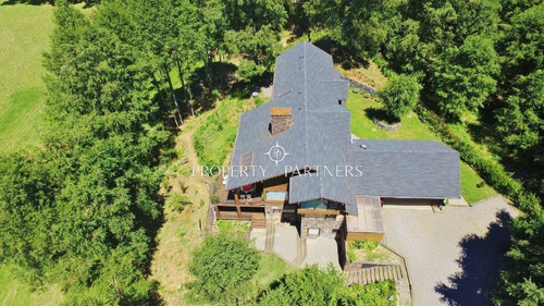 Imagen 1 de 30 de Gran Casa En Pucón, Con 400 Mt De Orilla De Río.