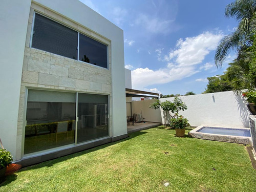 Casa En Fraccionamiento En Par Vial Atlacomulco, Jiutepec Morelos.