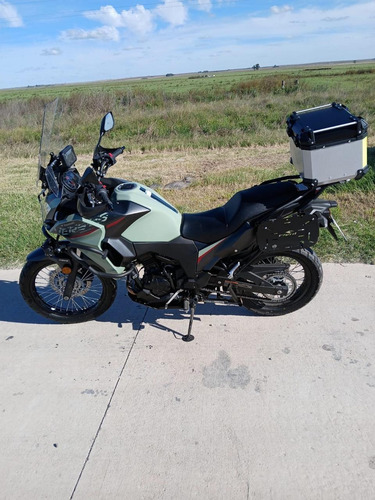 Versys 300