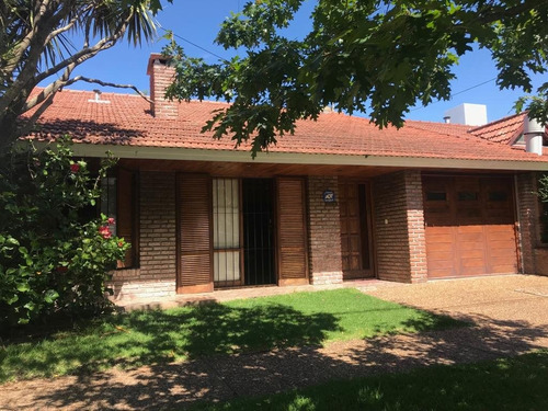 Venta Chalet 4 Amb En Constitución Con Parque - Excelente Entorno (toma Permuta Por Depto En Edificio Moderno)