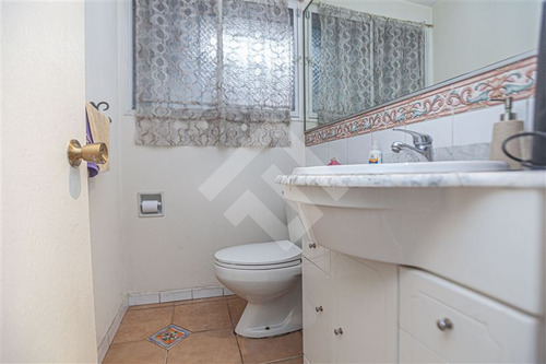 Casa En Venta De 5 Dorm. Con Piscina En Las Condes