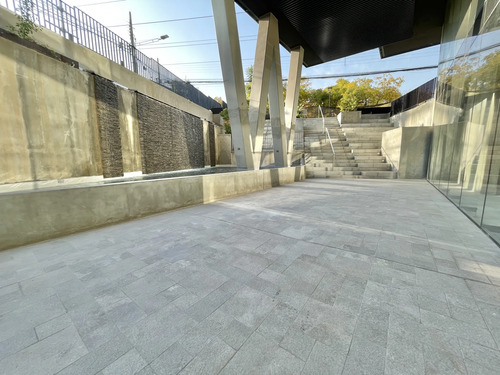 Local Comercial Con Vista/a Nivel De Alonso De Córdova