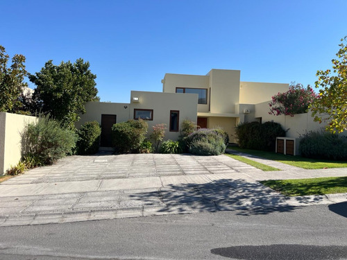 Condominio Los Bosques De Piedra Roja / Chicureo