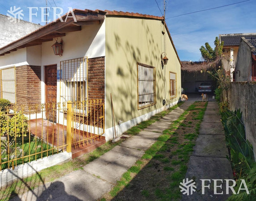 Imagen 2 de 8 de Venta De Casa 3 Ambientes Con Cochera Y Patio - Quilmes (26633)