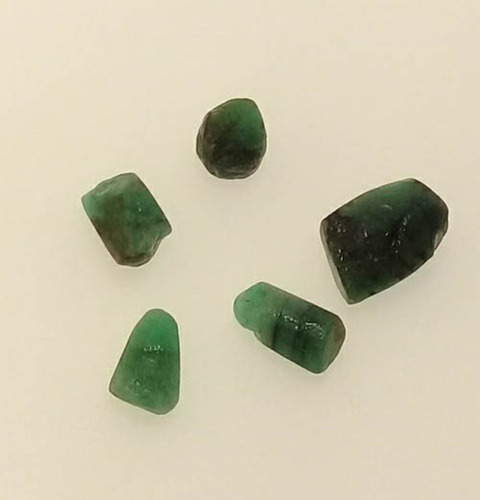 Esmeralda Rolada 45.00 Cts Bruto Kit 05 Pedras Selenita A Verde Translucido Cor Forte Pedra Preciosa Extra Da Bahia Garantia Eterna