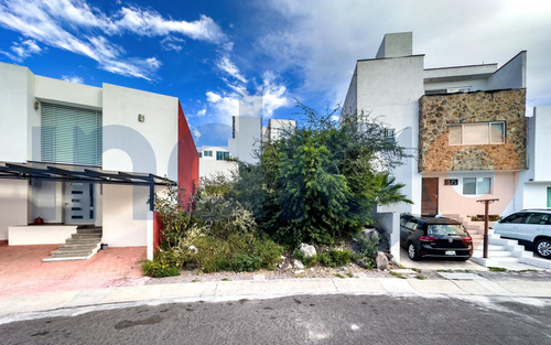 Terreno En Venta En El Refugio En Calle Abierta