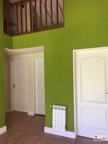 Hermosa Casa En Lote 1200 M Con Pileta En Barrio Cerrado Sep