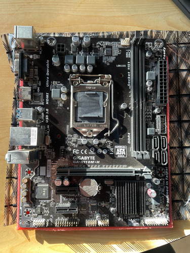 Placa Madre Gigabyte Ultra Durable Ga-h110m-h Y Memo De 8gb Negro (Usado)