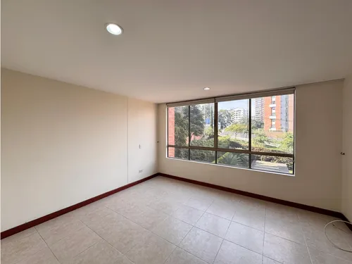 Apartamento En Venta Con Espacios Amplios Poblado (loma De Los Parras)