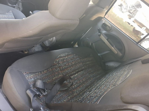 Fiat Uno Vivace 1.0 8v (flex) 4p