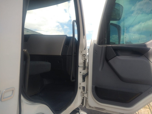 Imagem 16 de 18 de Volvo Vm 270