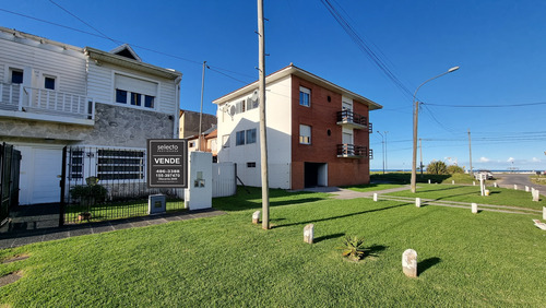 Dúplex De 4 Ambientes Con Parque Y Quincho. Barrio Constitución.