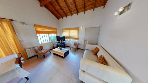 Casa Chalet En Venta O Permuta Ubicado En Francisco Álvarez, Moreno, G.b.a. Zona Oeste