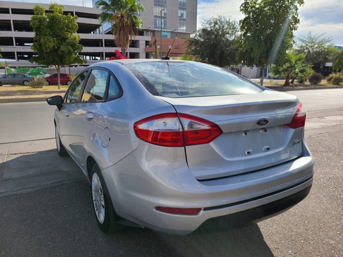 Imagen 7 de 15 de Ford Fiesta S 2014