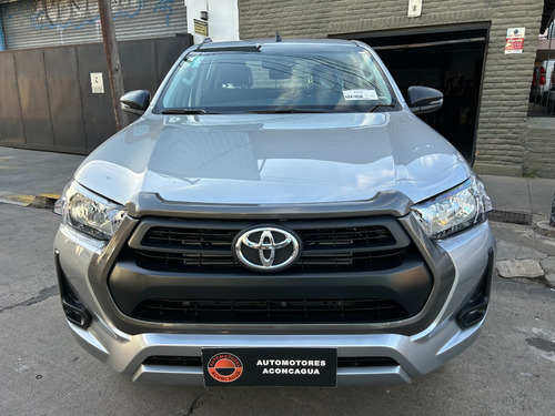 Toyota Hilux Sr 4x2 At 2024