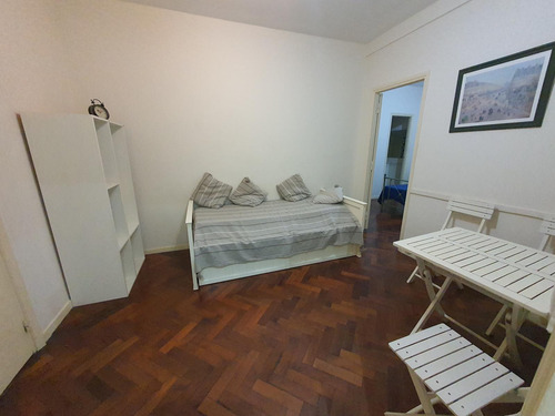 Venta - Departamento 2 Ambientes En Recoleta. Excelente Ubicación. 34 M2.