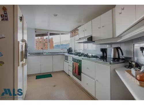 Apartamento En Sector De Laureles(mls#245497)