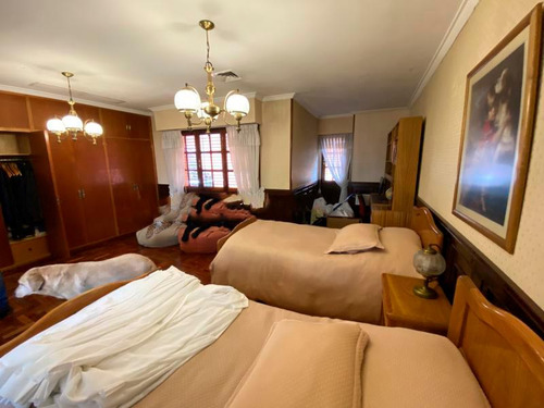 Casa En Venta - 4 Dormitorios 4 Baños - 287mts2 - La Plata