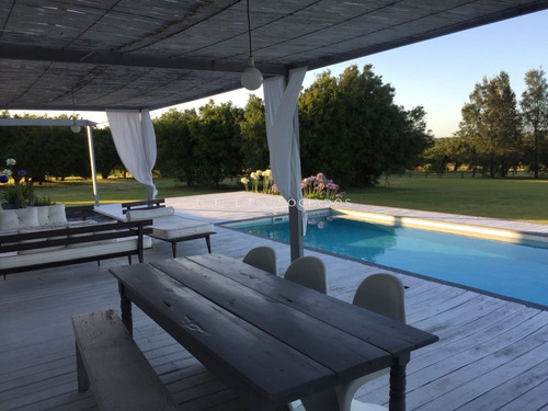 Casa En Venta Y Alquiler De Estilo Minimalista Dentro De Barrio Privado El Quijote, La Barra.-ref:2274