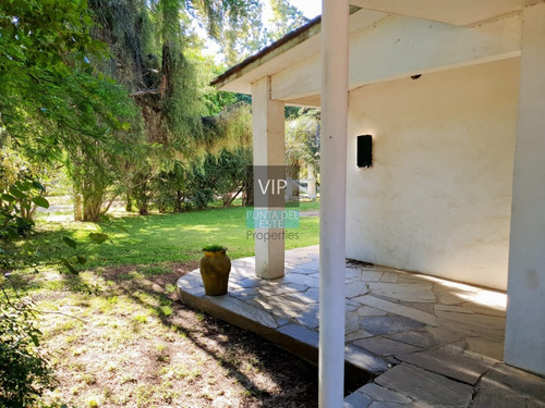 Casa De Época En Amplio Terreno En El Tesoro La Barra - Punta Del Este- Ref: 136