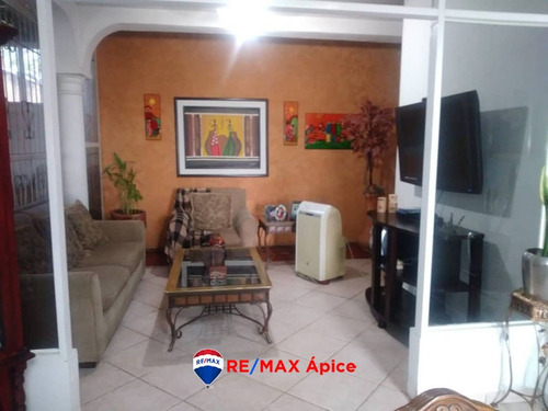 Imagen 4 de 7 de Se Vende Town House, Av. Romulo Gallego