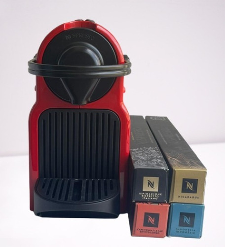 Imagen 3 de 4 de Cafetera Nespresso Inissia + 40 Capsulas