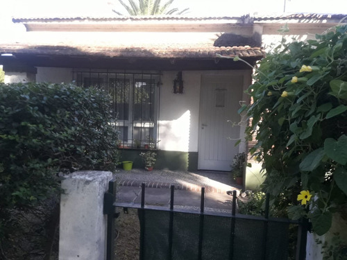 Imagen 1 de 5 de Venta De Casa 2 Dormitorios En Los Hornos, La Plata