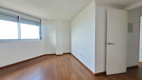 Imagen 6 de 21 de Apartamento, 2 Dormitorios, Vista A Rambla, Ciudad Vieja. A