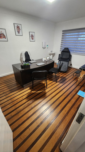 Casa En Arriendo Comercial Con 6 Oficinas 3 Baños Quilpue