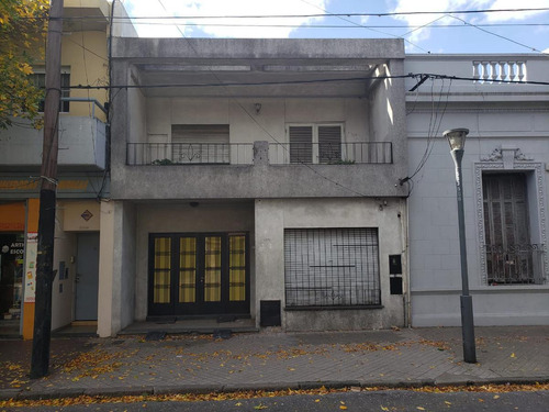 Casa Venta 3 Dormitorios - Azcuenaga - Refaccionar.