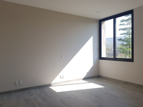 Residencia De Autor En Altozano, 4 Recámaras, Una En Pb, Estudio, Family Room..