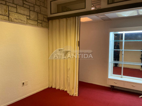 Alquiler Local Comercial En El Centro Sobre Av. 18 De Julio Y Río Negro. Inmobiliaria Atlántida.