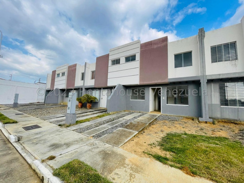 Imagen 9 de 30 de Casa En Venta En La Piedad Norte Cabudare Lara ++23-19030 */m.e.c - R-a-h N° +0-4-2-4- 5.5.6. 5.7. 5.9 *--**