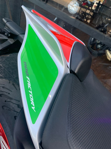 Imagen 18 de 25 de Aprilia Tuono V4 1100 Rf, No Bmw, No Ducati, No Kawasaki Gjf