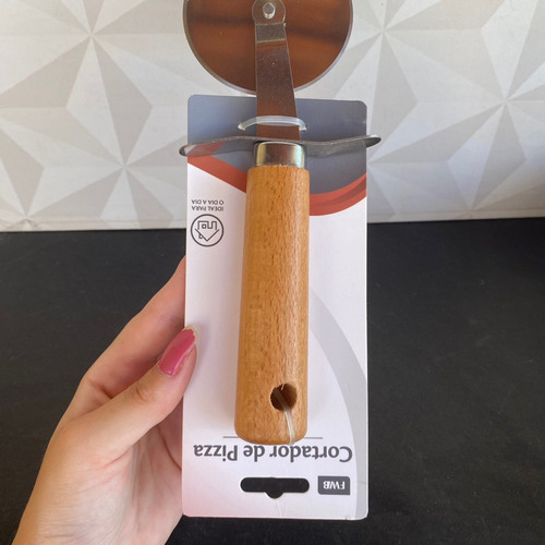 Carretilha Cortador De Pizza De Inox Com Cabo De Bambu